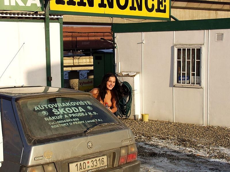 Amateur Street Striptease: Outdoor Girl Undressing Explicitly