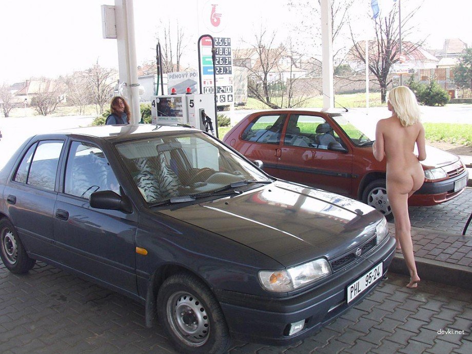Amateur Street Striptease: Outdoor Girl Undressing Explicitly