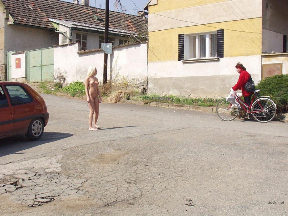 Amateur Street Striptease: Outdoor Girl Undressing Explicitly