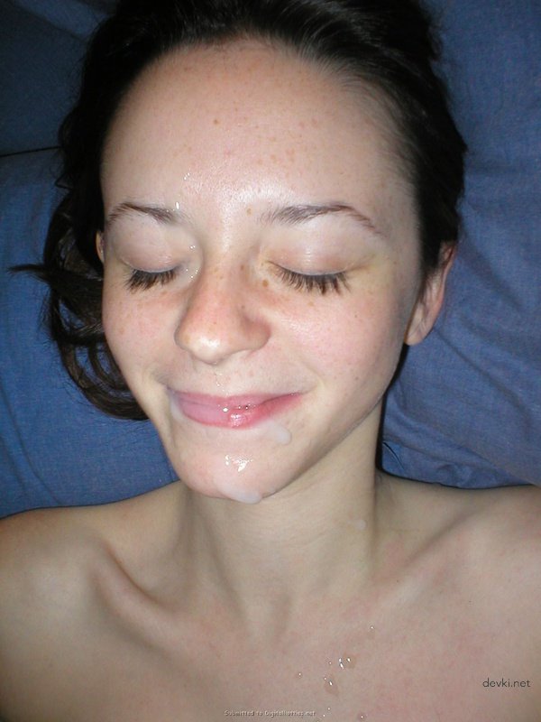 Steamy Amateur Porn: Tanned Babe's Juicy Pussy Dripping with Excitement