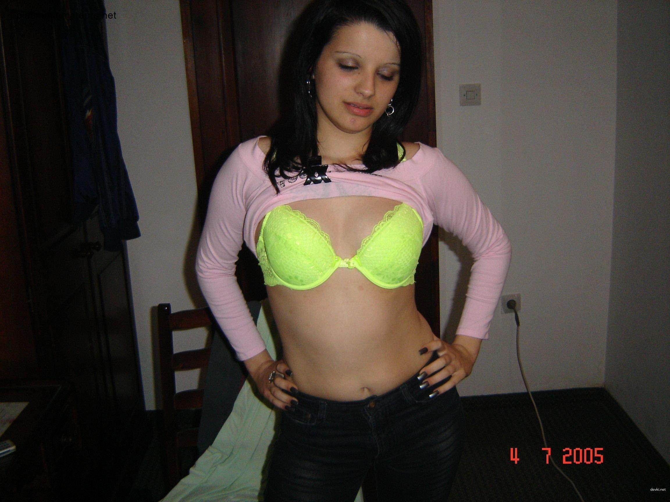 Teen Amateur Sucks Cock: Explicit Blowjob Porn Pic