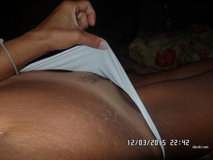 XXX Homemade Amateur Porn Pics: Naughty Girl's Explicit Erotic Photos