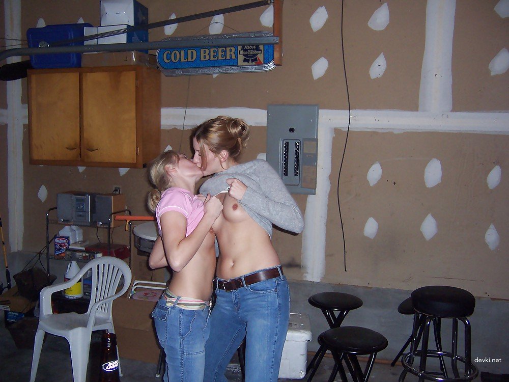 Hot Amateur Sister's Friend Homemade Porn Pics - Explicit Sibling Sex