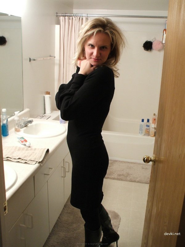 Amateur Wife Pussy Exposed: Explicit Photos from Every Angle