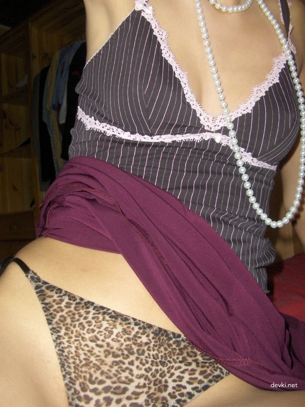 Hot College Coed Masturbates: Amateur XXX Photo