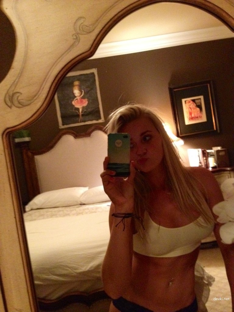 XXX Amateur Sister Nudes: Personal Explicit Pic of My Sis
