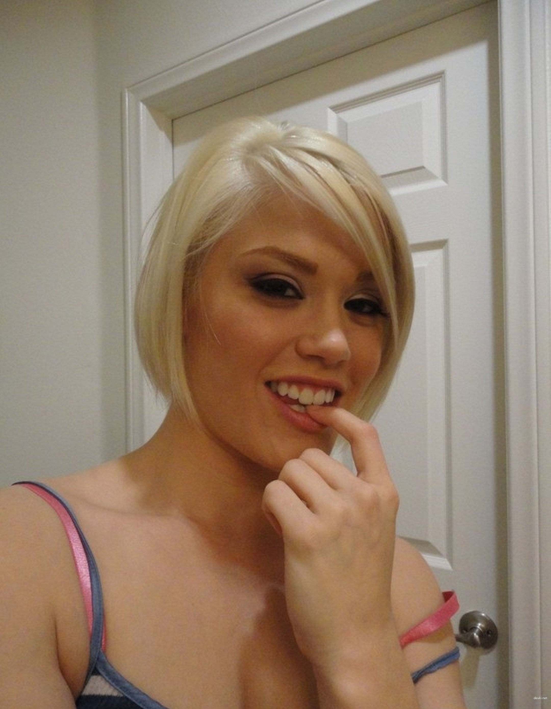 Blonde Bombshell Amateur XXX Pics - Classy Blonde Babe in Hot Sex Action