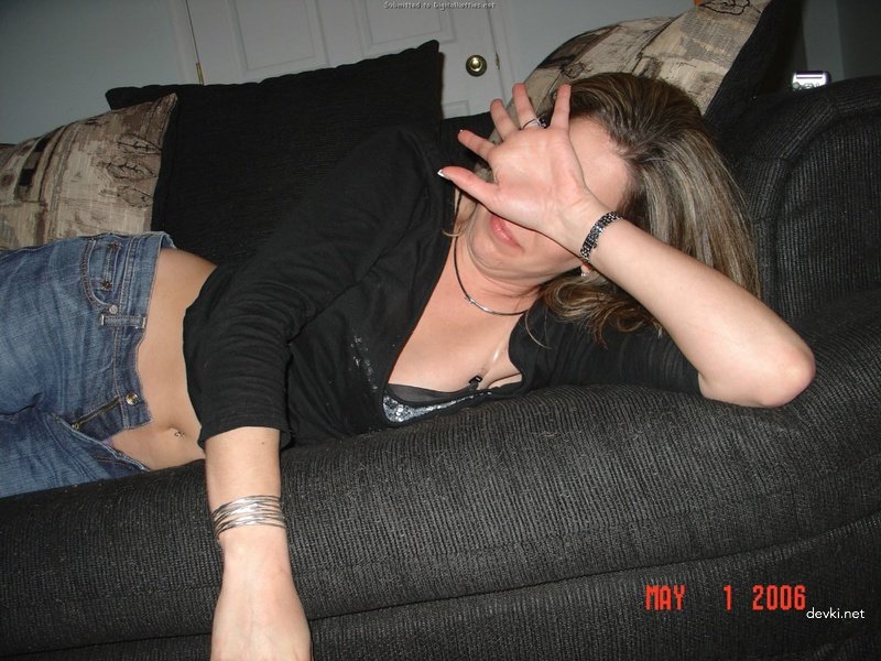 Intoxicated MILF's Pussy Goes Wild in Homemade Porn Pic