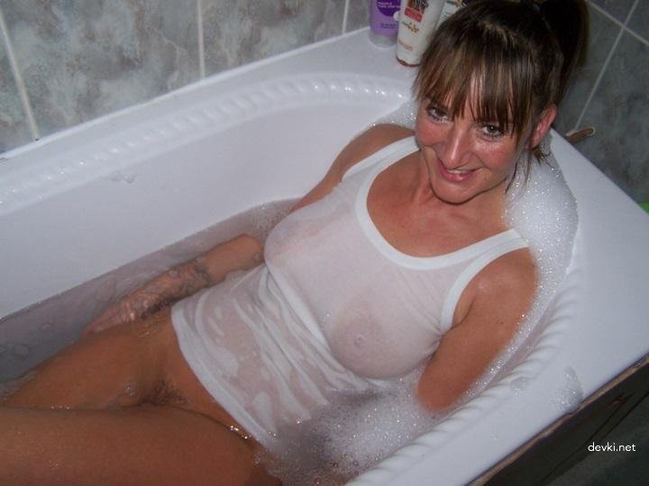 Amateur Husband's Explicit Bathroom Photos: Naked Wife in Bath