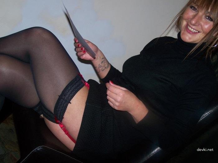 Amateur Husband's Explicit Bathroom Photos: Naked Wife in Bath
