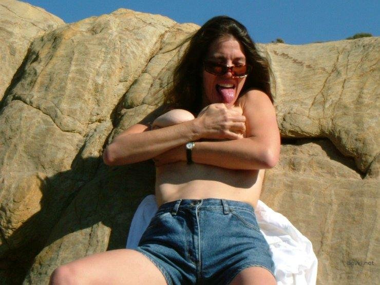 Amateur Wife Gives Deep Throat Blowjob Like a Pro - XXX Oral Sex Pic