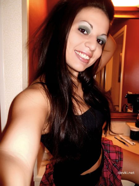 Steamy Amateur Selfie: Seductive Young Woman in Sexy Pose