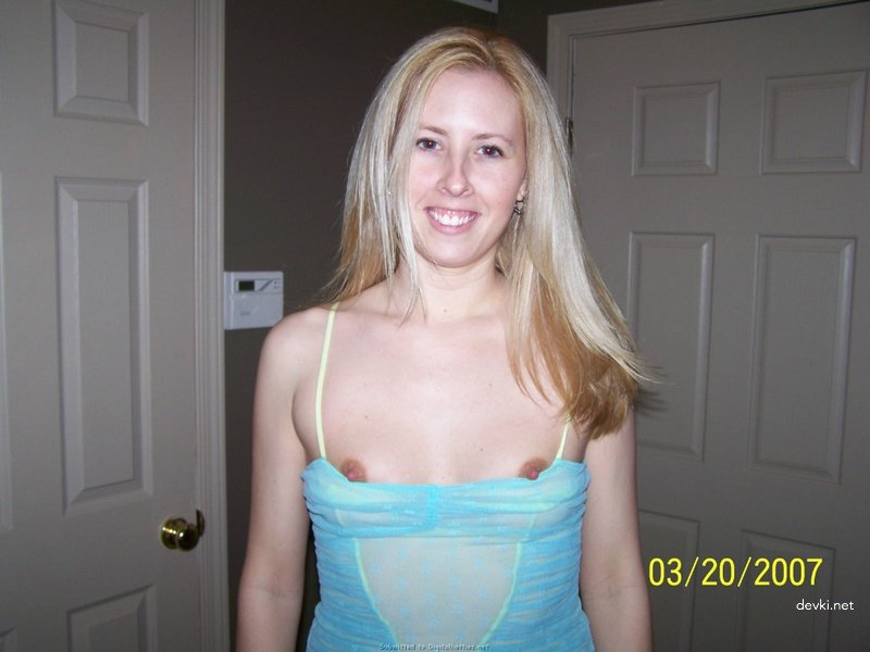Big Booty Wife's Explicit Homemade Amateur Porn - Juicy Ass Shots!
