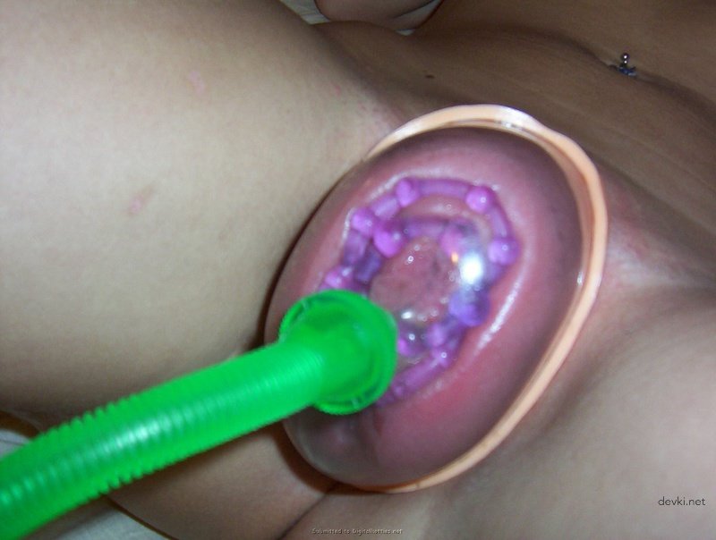 Raw Amateur Pussy Pumping - Hardcore Pumping Action with Hot Babe!