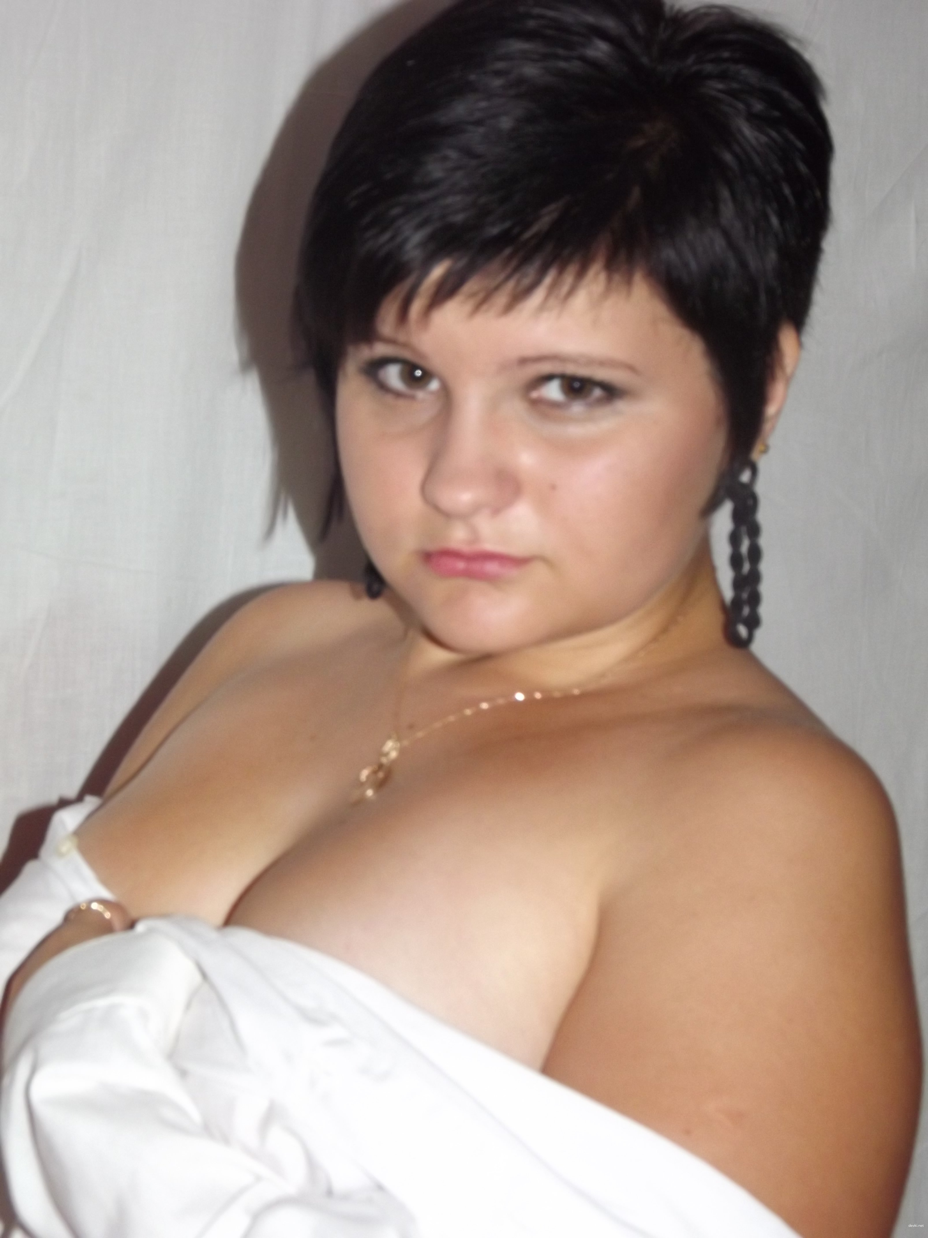 Anena's Explicit and Provocative Amateur Photo Session: Raw, Uncensored Shots for Your Pleasure