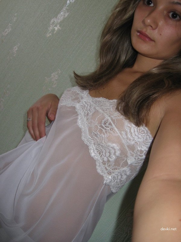Sizzling Amateur Selfie: Sexy Chick Captures Herself - Explicit and Provocative!