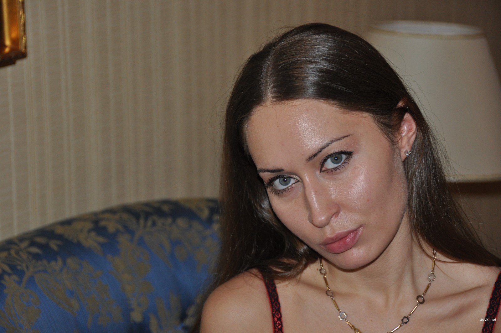 Intoxicated Woman Exposes Vagina: Raw Amateur Pic for Adults