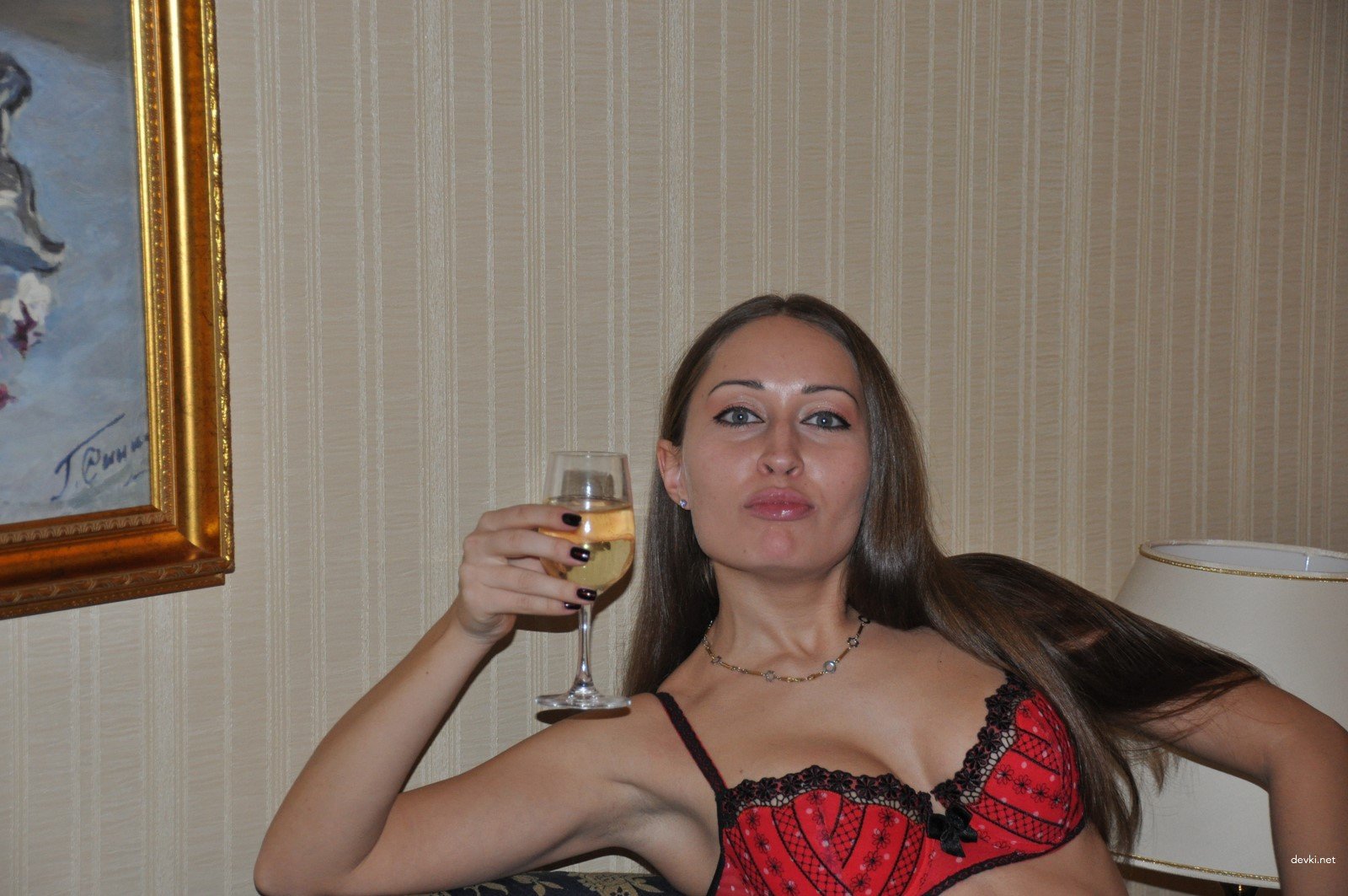 Intoxicated Woman Exposes Vagina: Raw Amateur Pic for Adults