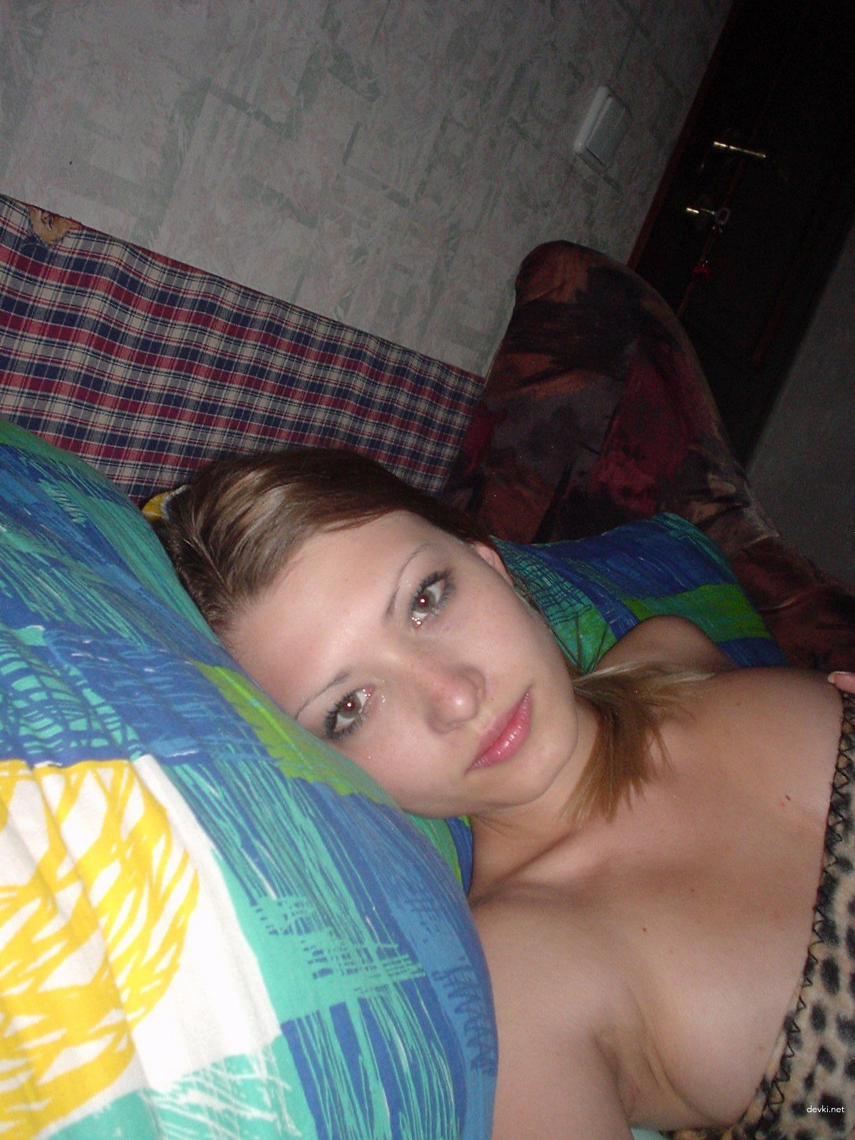 Hot Amateur Nude Girl's Explicit Selfie Photos - Alluring and Provocative Display