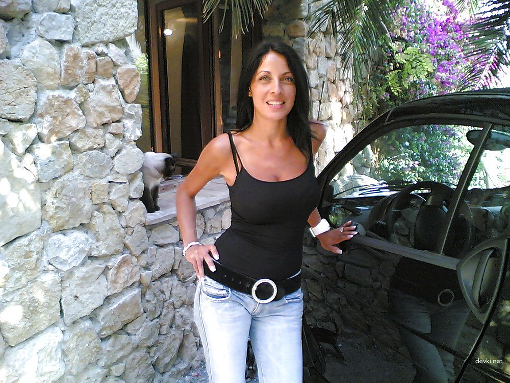 Hot Bi-Sex Wife Exposed in Explicit Amateur Porn Pics - Bisexual Spouse Gets Wild!