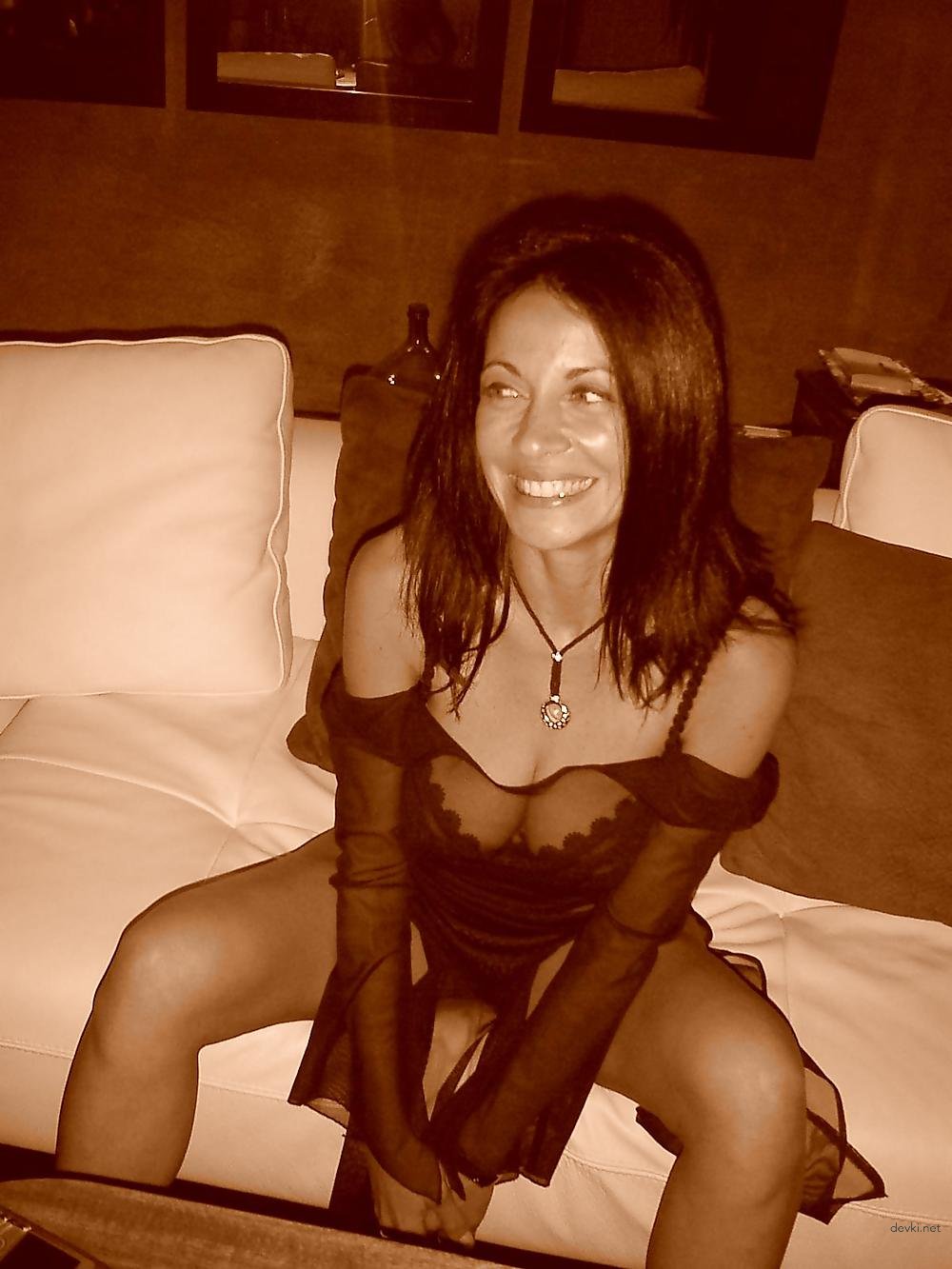 Hot Bi-Sex Wife Exposed in Explicit Amateur Porn Pics - Bisexual Spouse Gets Wild!