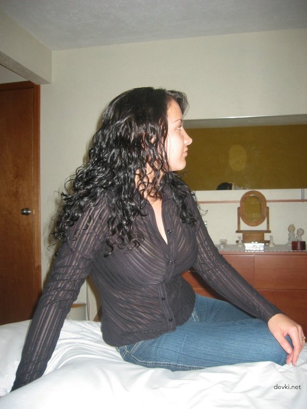 Amateur Vacation Sex Tape: Boyfriend Films Girlfriend Explicitly in English