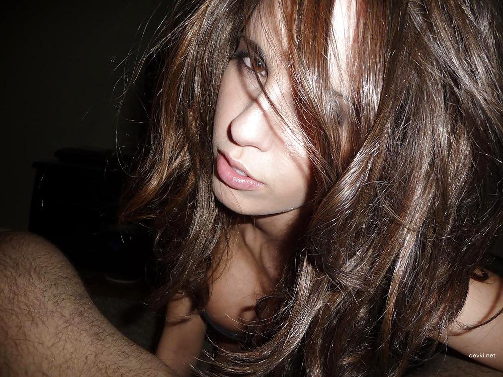 Amateur Blowjob: Woman Deepthroats Cock in Explicit Oral Sex Scene