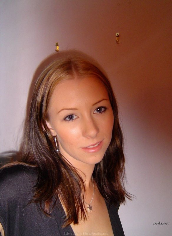Hot Naked Girlfriend on Bed - Explicit Amateur Photo