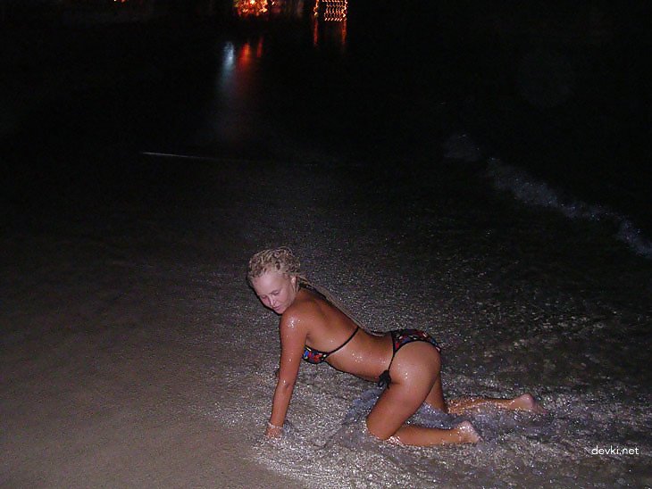 Amateur Babe's Pussy Lit Up by Flashlight for Extreme Close-Up Action