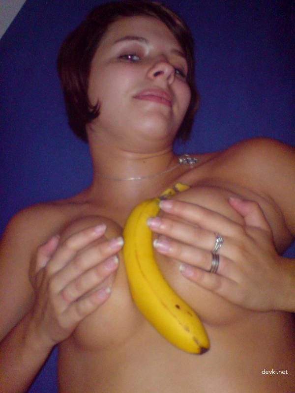 Explicit Amateur Babe with Perfect Curves in Hot Porn Pics