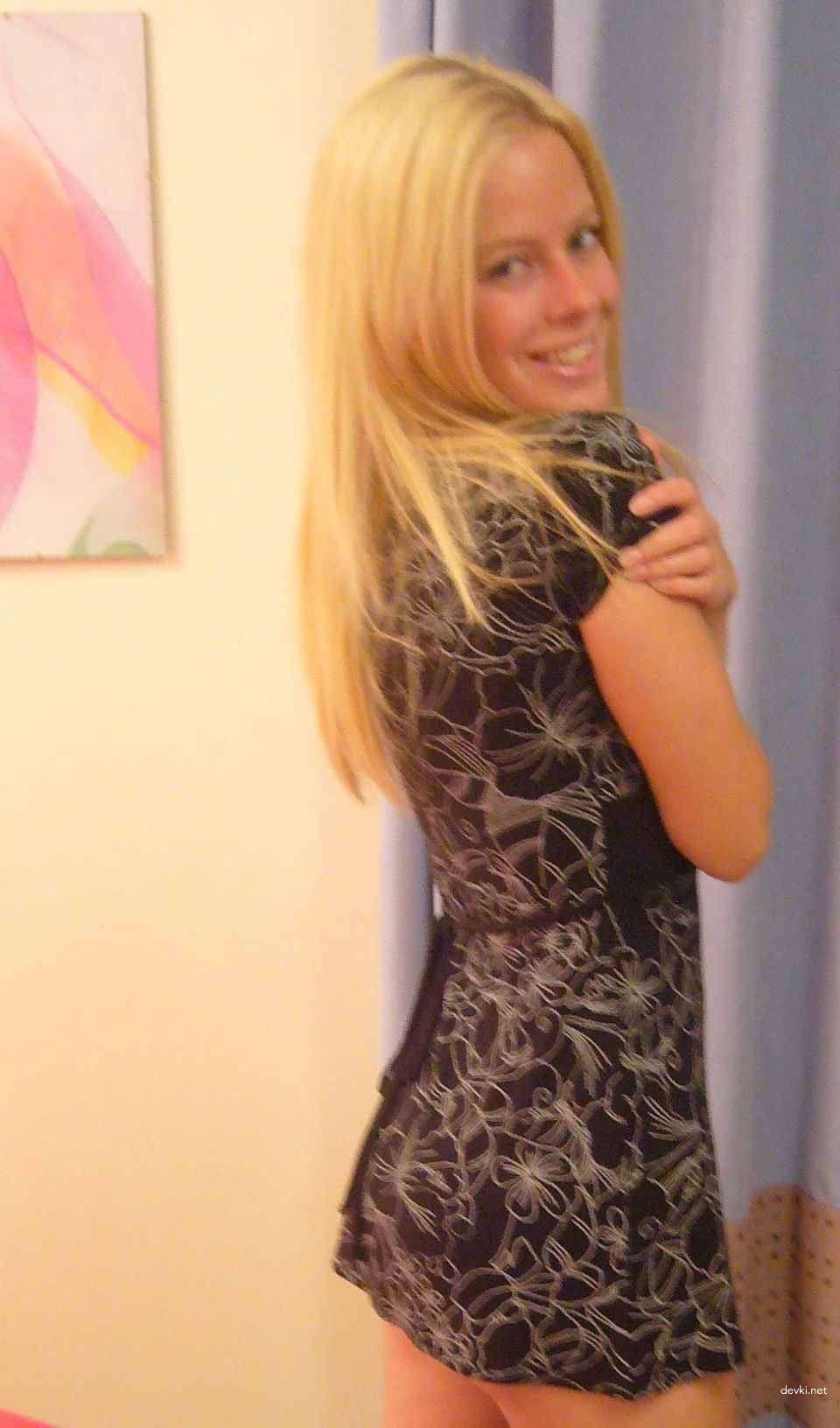 Hot Amateur Babe's Explicit Erotic Photoshoot: Uncensored XXX Content