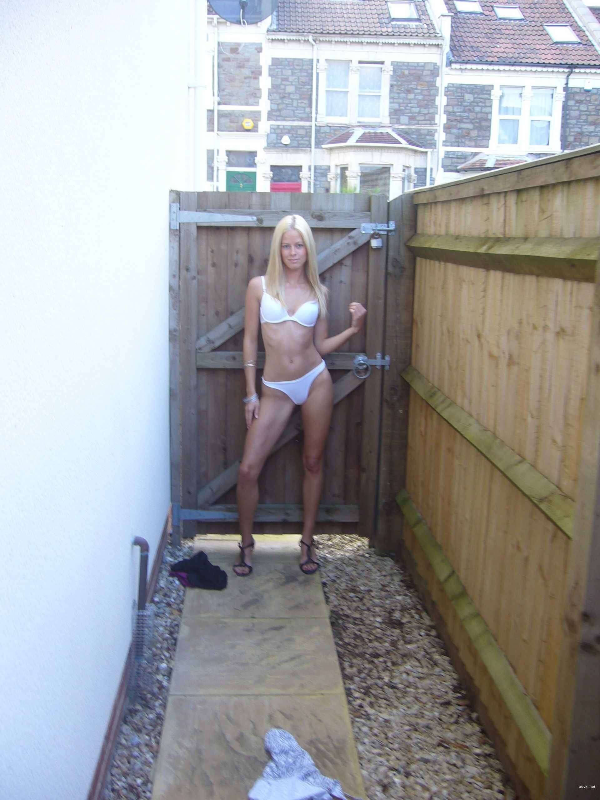 Hot Amateur Babe's Explicit Erotic Photoshoot: Uncensored XXX Content