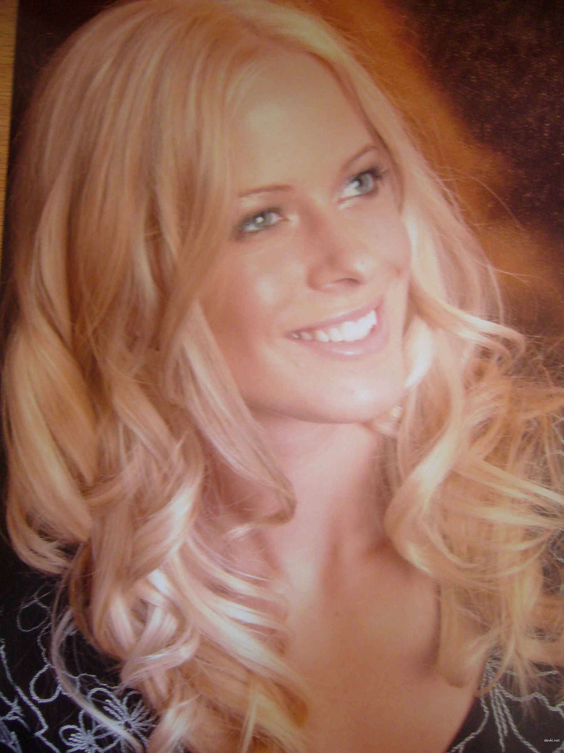 Hot Amateur Babe's Explicit Erotic Photoshoot: Uncensored XXX Content