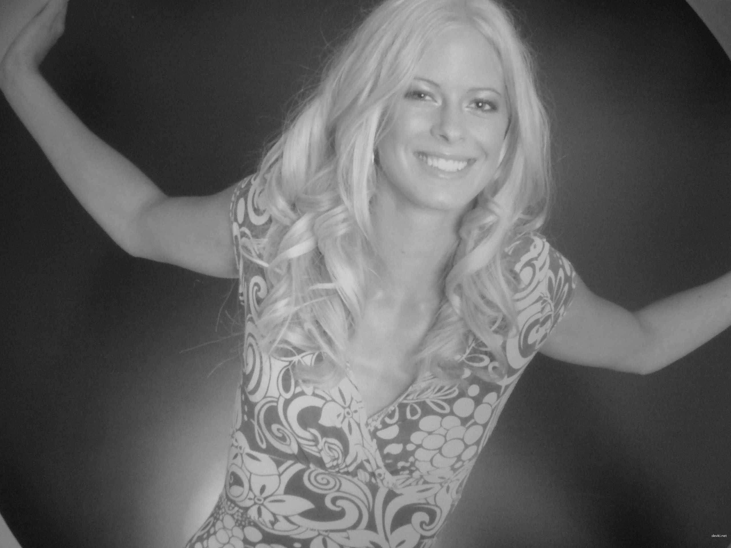 Hot Amateur Babe's Explicit Erotic Photoshoot: Uncensored XXX Content