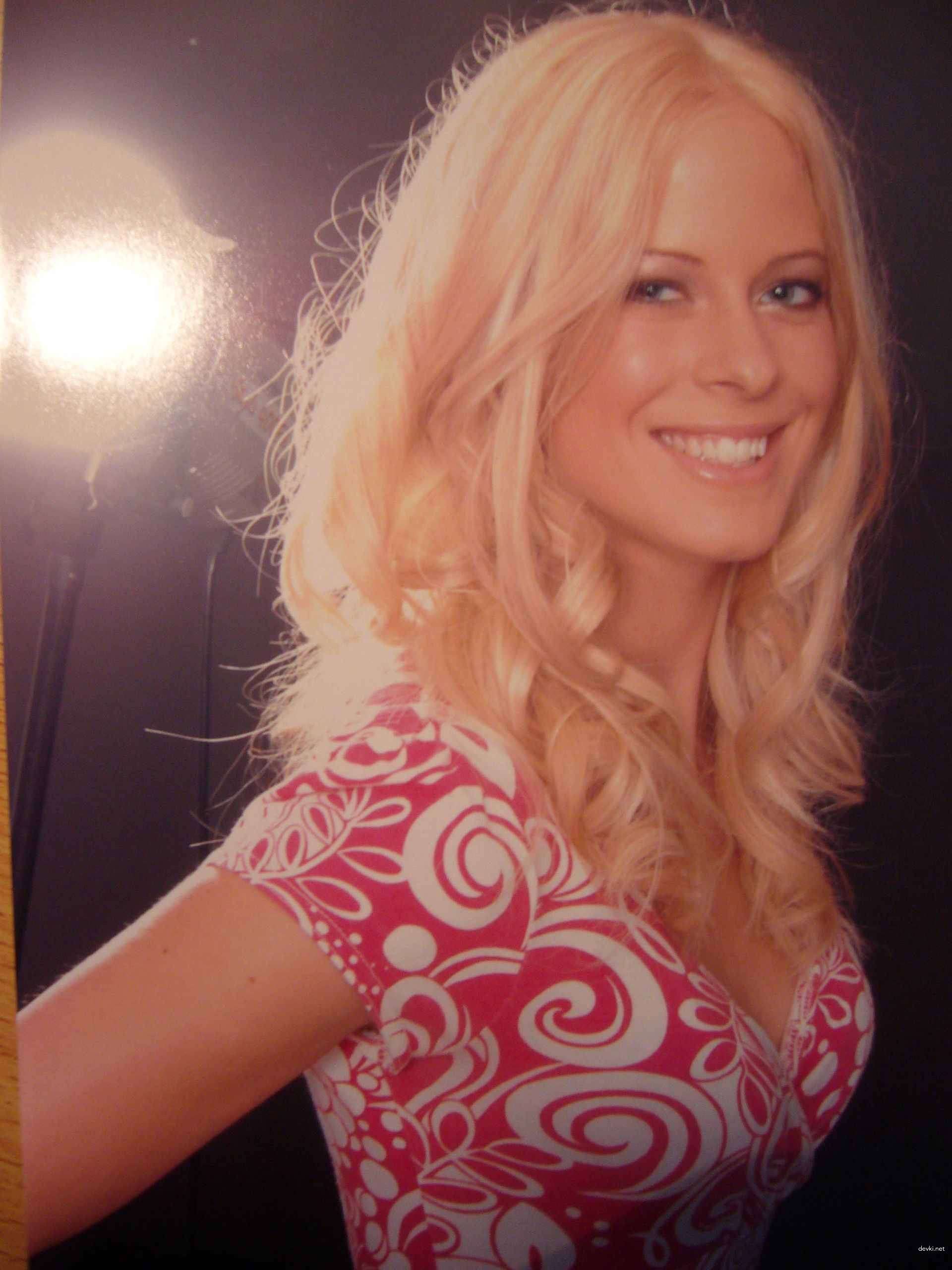 Hot Amateur Babe's Explicit Erotic Photoshoot: Uncensored XXX Content