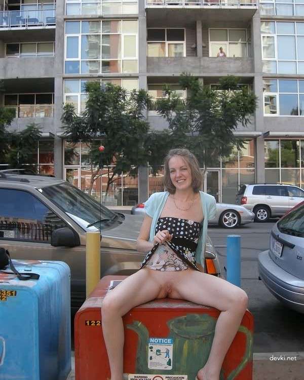 Amateur Babes Strip Down in Explicit Porn Pics - Hot Naked Women Exposed!