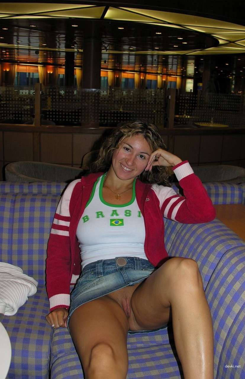 Amateur Babes Strip Down in Explicit Porn Pics - Hot Naked Women Exposed!