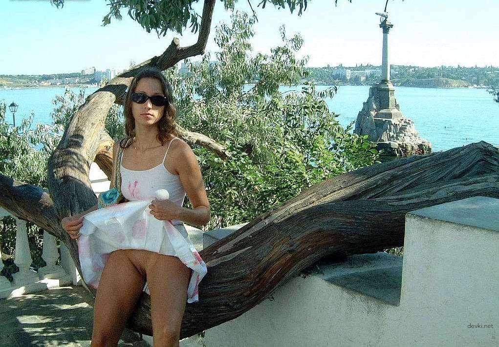 Amateur Babes Strip Down in Explicit Porn Pics - Hot Naked Women Exposed!