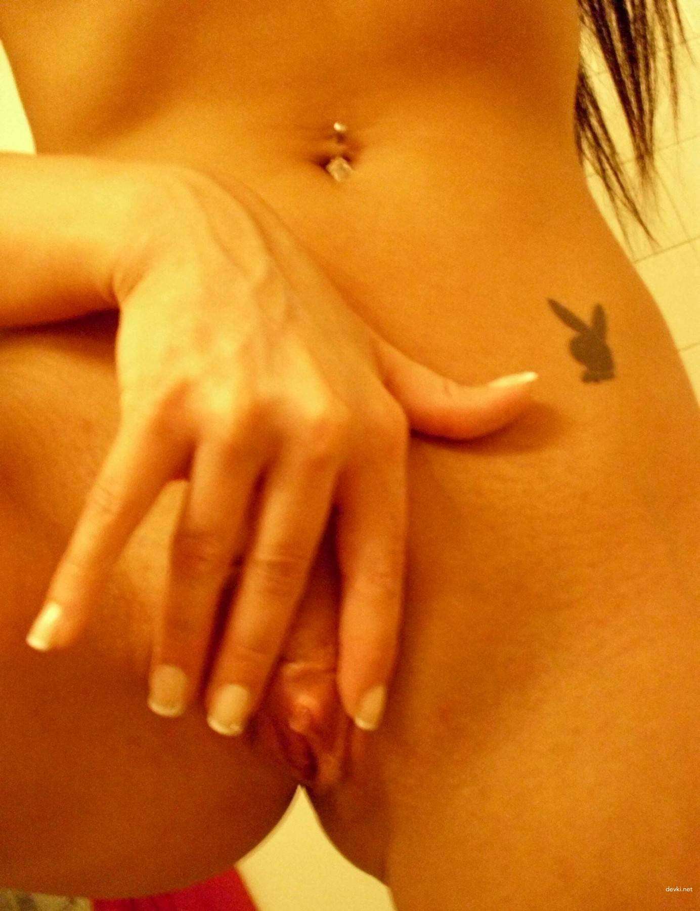 Voluptuous Vixen Strips Down in Mirror Selfie - XXX Amateur Babe Exposed