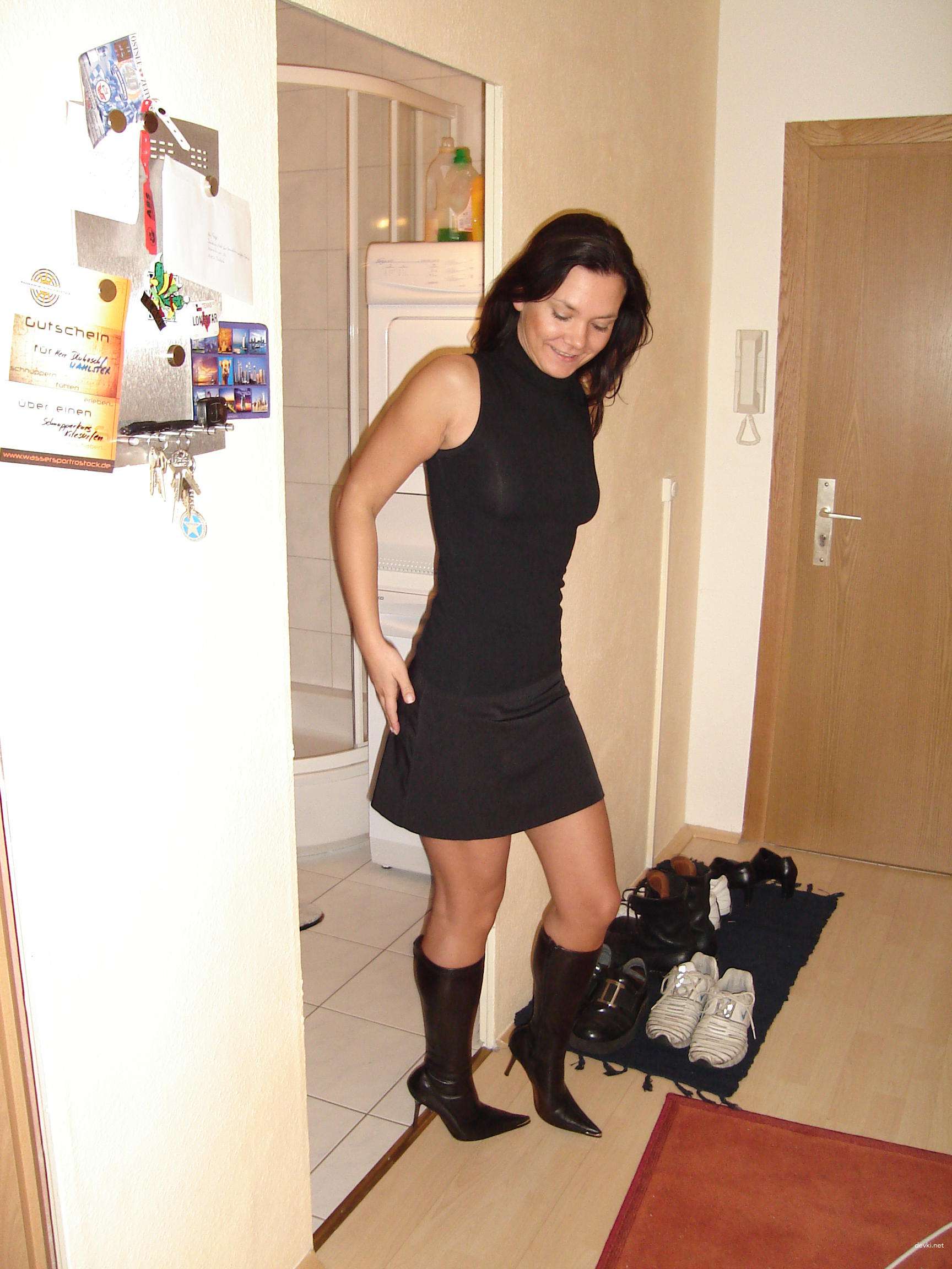 Amateur Naked Woman Posing and Fucking - Explicit Photo Shoot