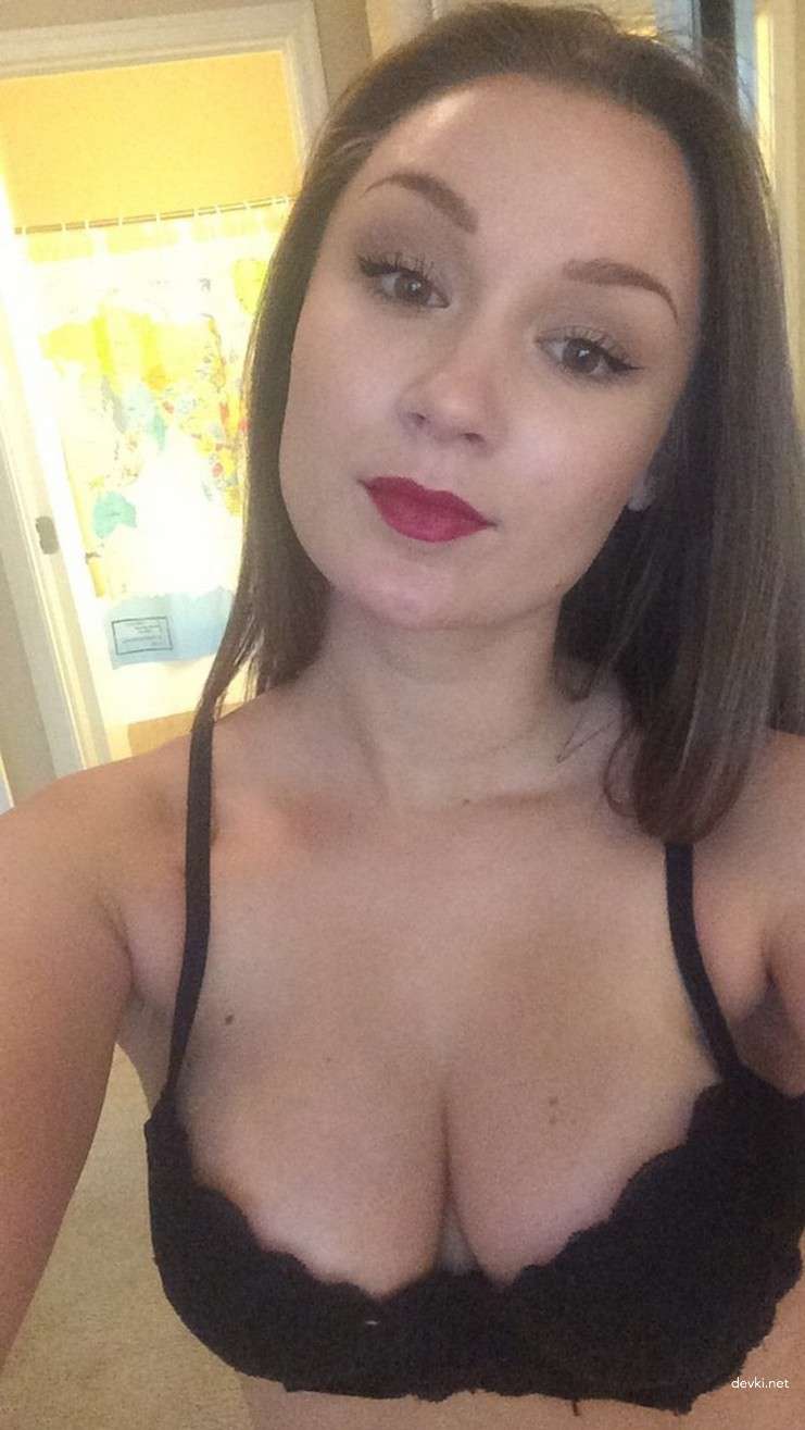 Explicit College Girl Exposed - Young Amateur Student Private Photo in English
