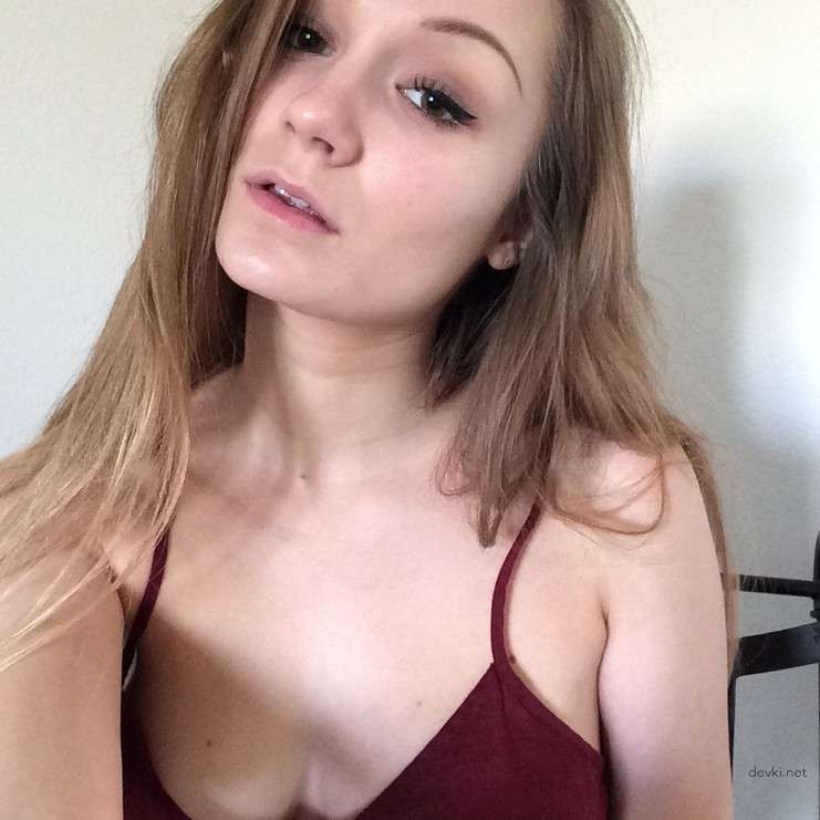 Explicit College Girl Exposed - Young Amateur Student Private Photo in English