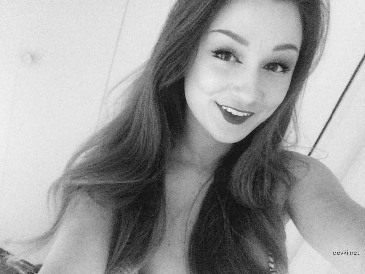 Explicit College Girl Exposed - Young Amateur Student Private Photo in English
