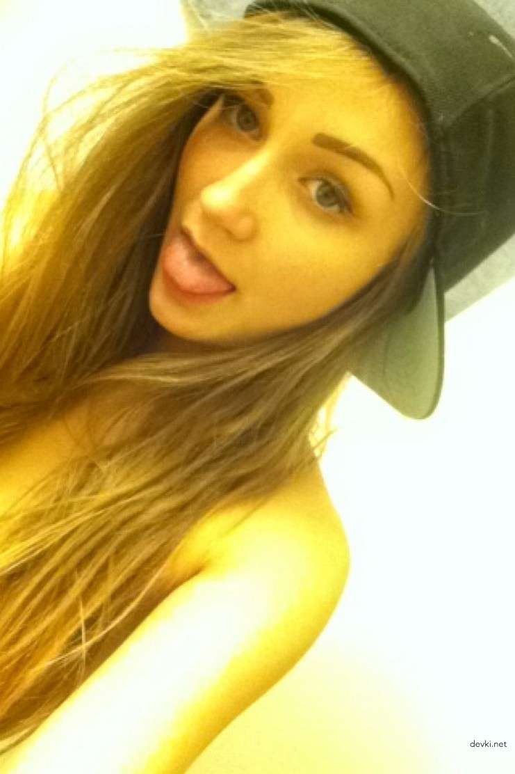 Explicit College Girl Exposed - Young Amateur Student Private Photo in English