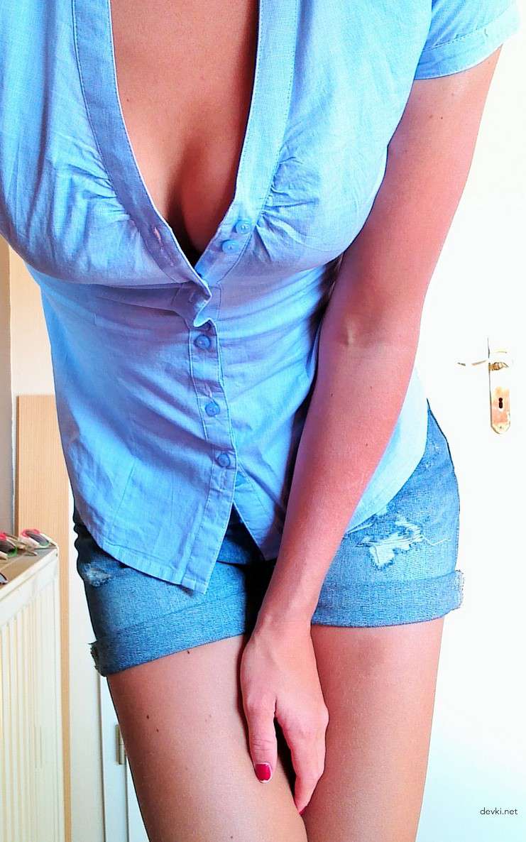 Hot Blonde Strips: Explicit Amateur Photo Shoot