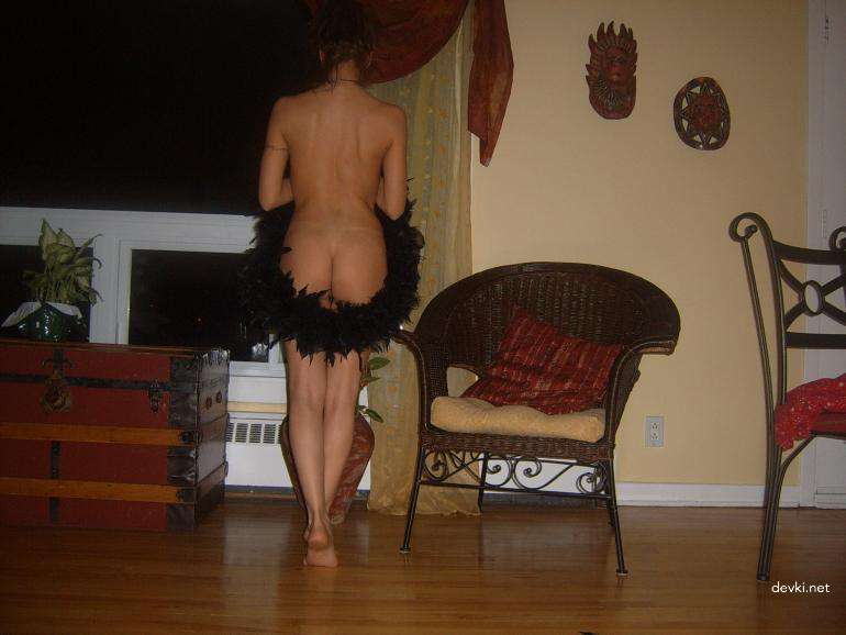 Amateur Wife Gives Hot Blowjob: Naked MILF Sucks Cock in Explicit Photo