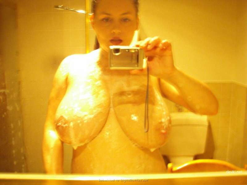 XXX Mature Woman with Massive Tits: Uncensored Amateur Photo