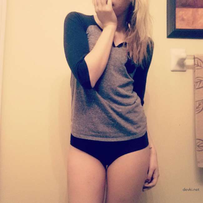 Amateur Solo Masturbation: Explicit Self-Fucking Photo Shoot