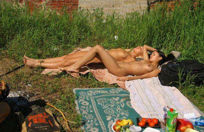 XXX Amateur Girls: Hot, Uncensored Photos of Cute Babes - Explicit Content!