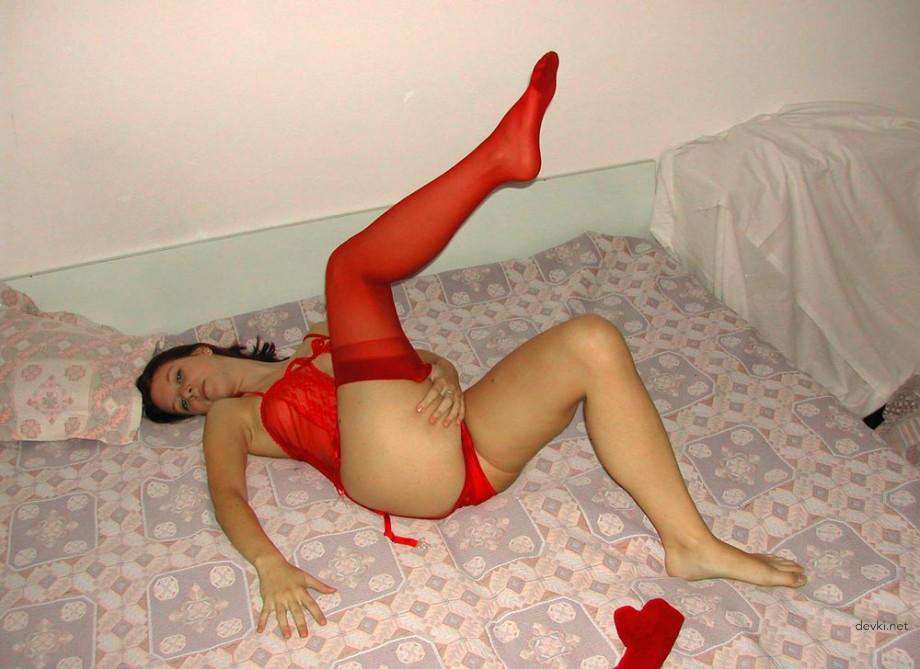 Big Dildo Stretches Amateur Slut's Pussy in Hardcore Action